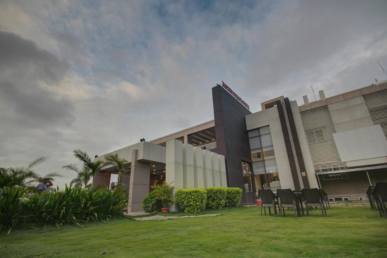 Hotel Le Grande Bijapur  Exterior photo