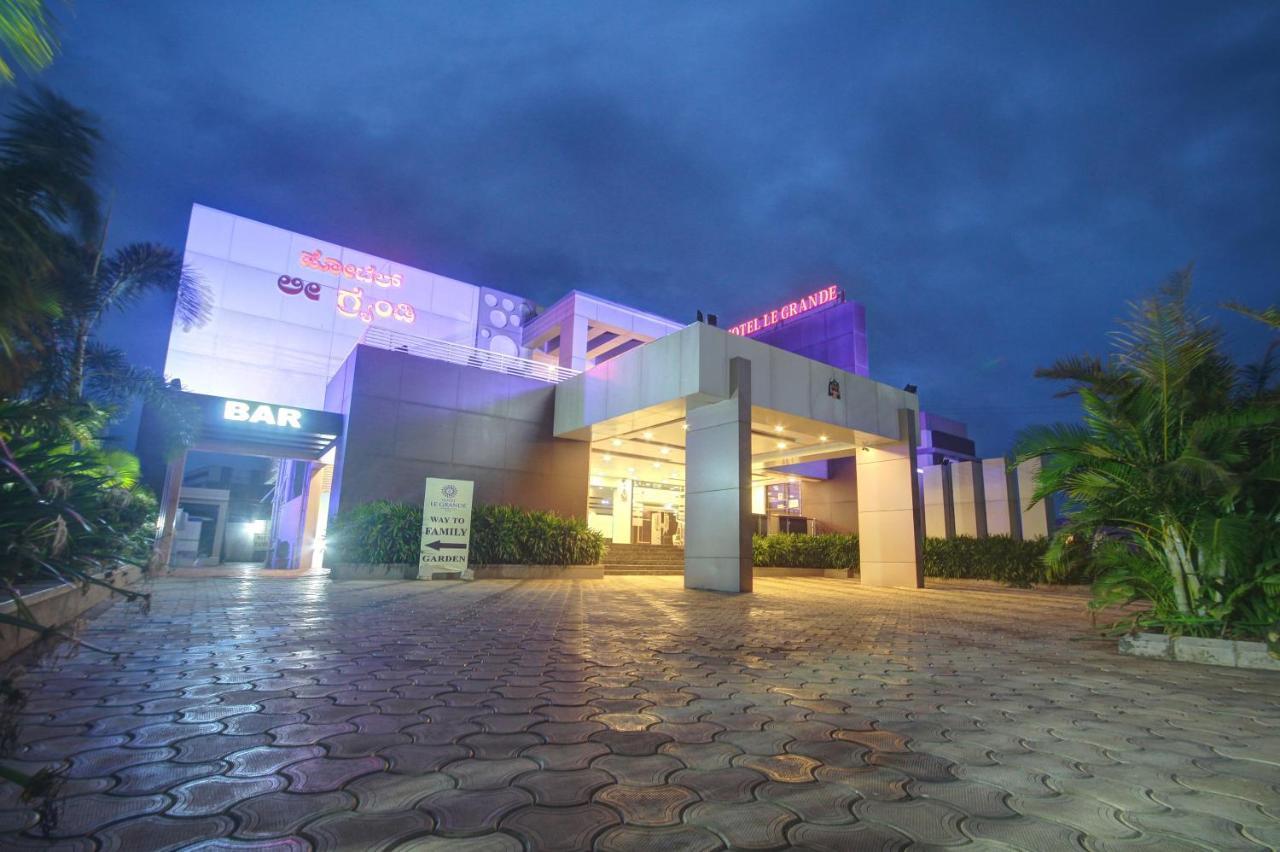 Hotel Le Grande Bijapur  Exterior photo